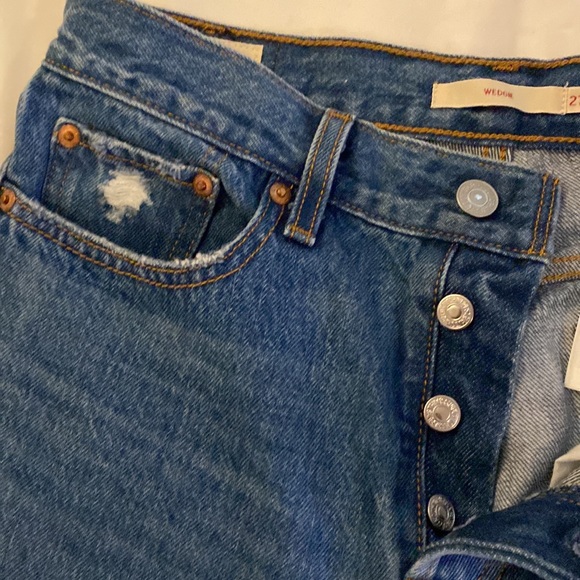 Levi’s wedgie Jean distressed size 27 - Picture 4 of 7